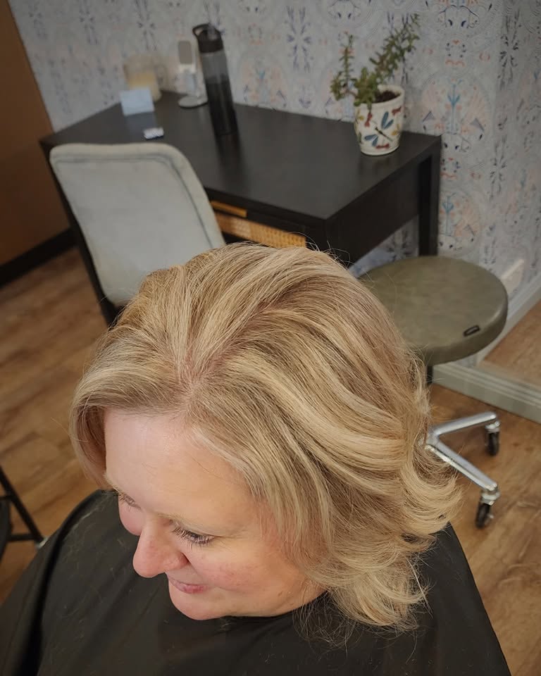 Blonde root blend and smooth blow-dry