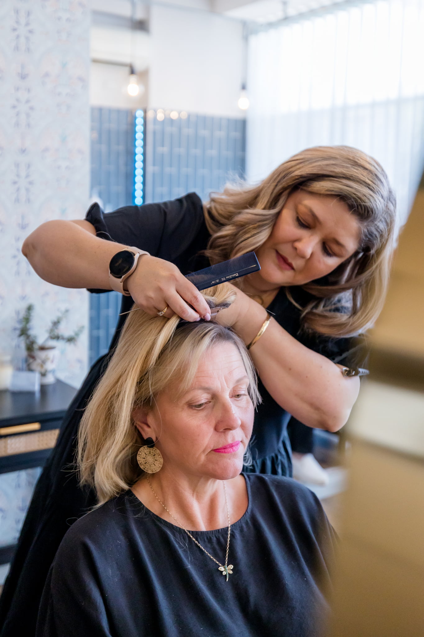 Madeleine Fisher combing and fitting a client's hair topper at Solo Tú Orange